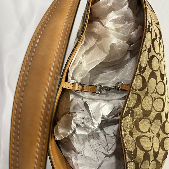 Authentic Vintage Coach Tan Signature inner pocket, Fabric & Leather Hobo Bag - Picture 4 of 13